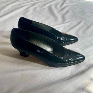 Vintage Zetagi patent leather cap toe pumps